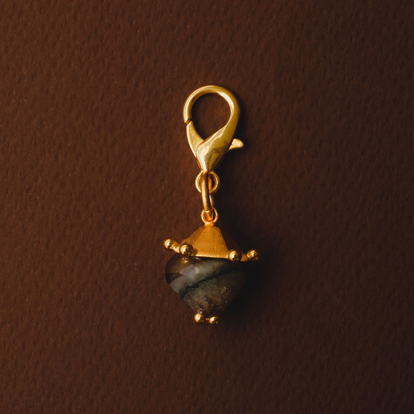CHARM AURA